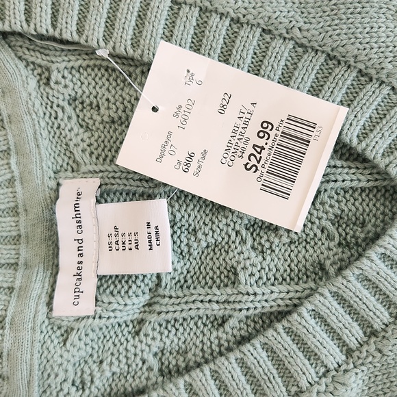 Brand new women's size small v neck cable knit sweater vest - Picture 2 of 3